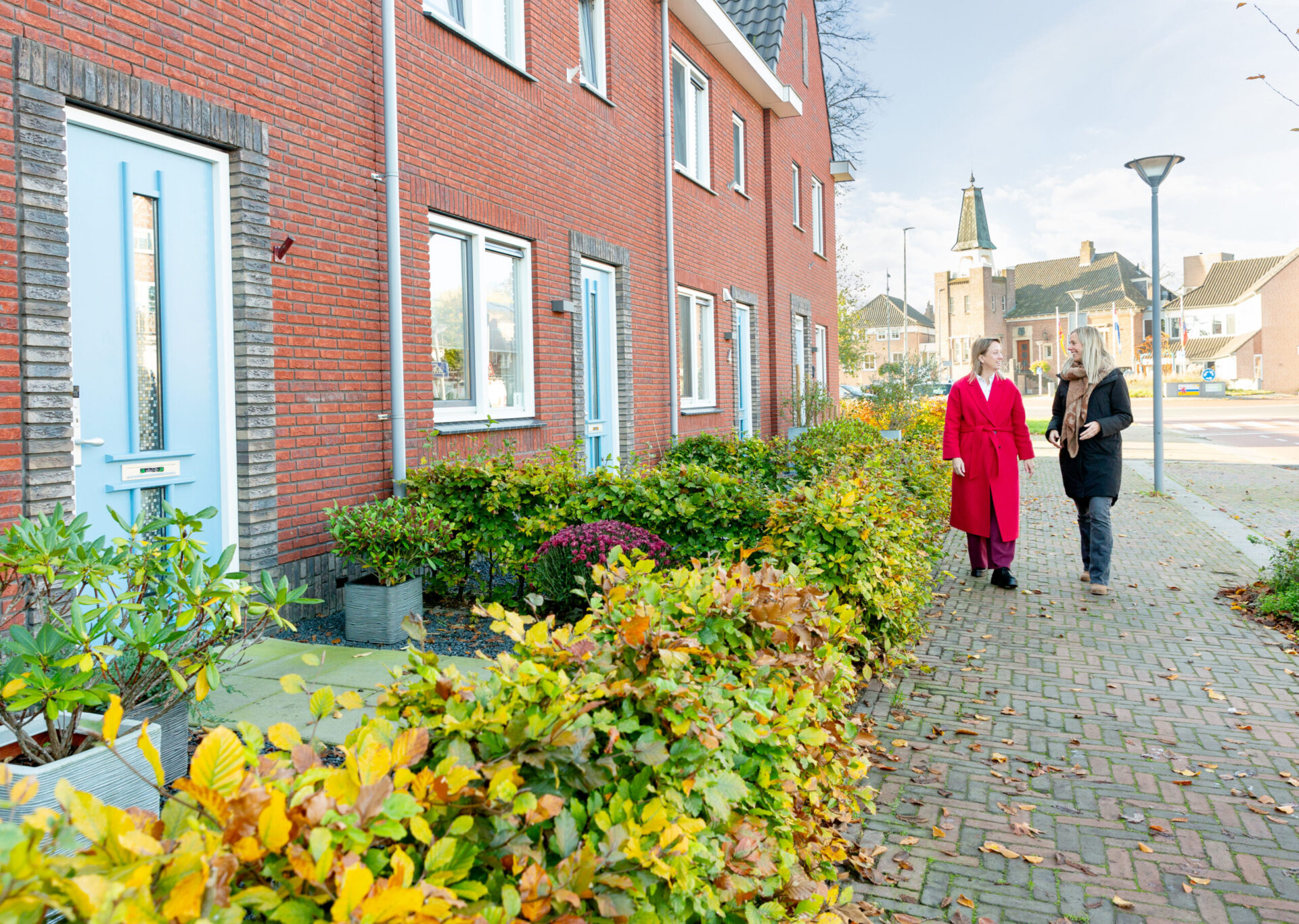 Foto medewerkers Synthese in de wijk van Mook