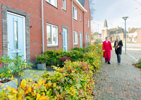 Foto medewerkers Synthese in de wijk van Mook