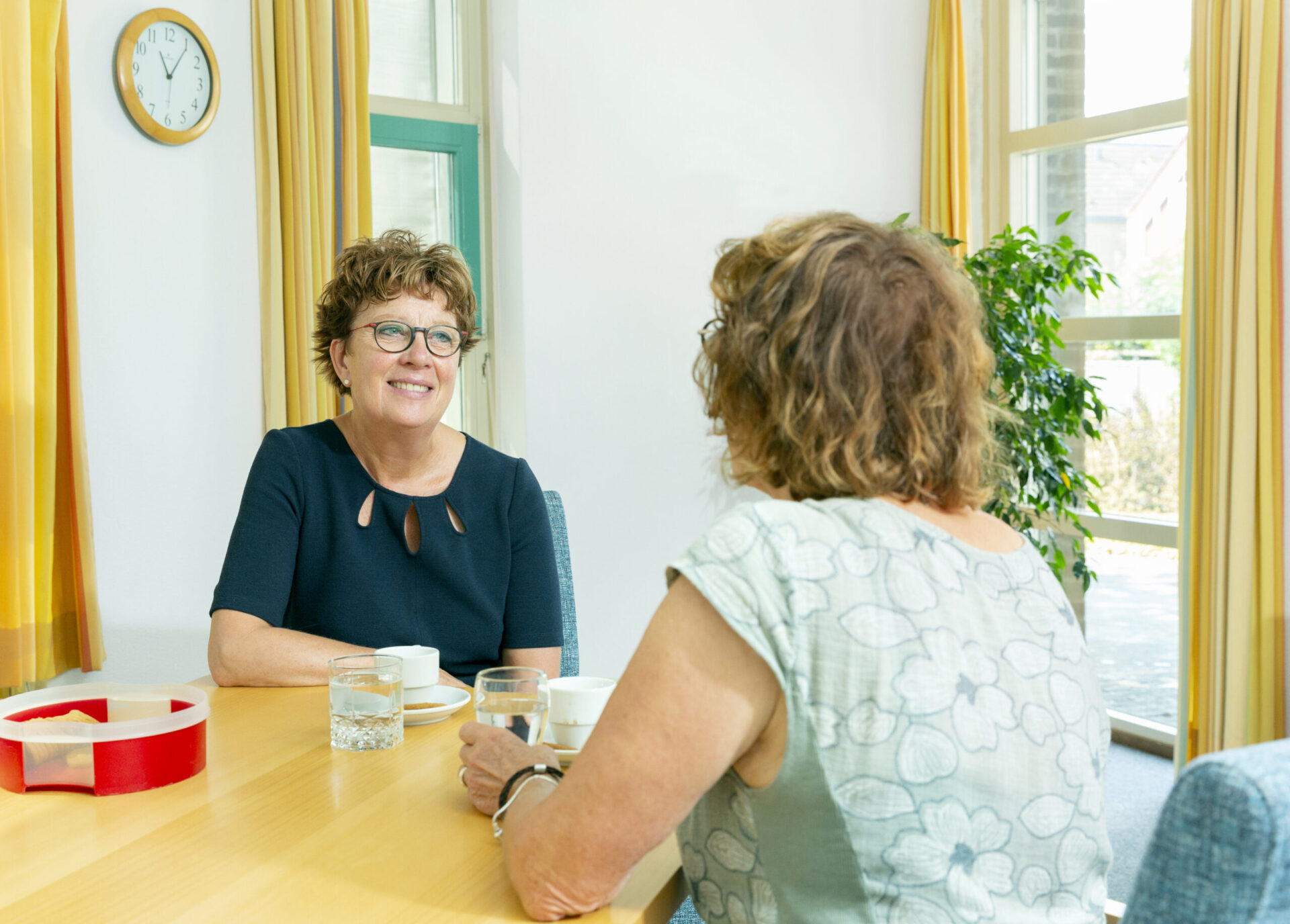 Foto mantelzorgondersteuner in gesprek met mantelzorger