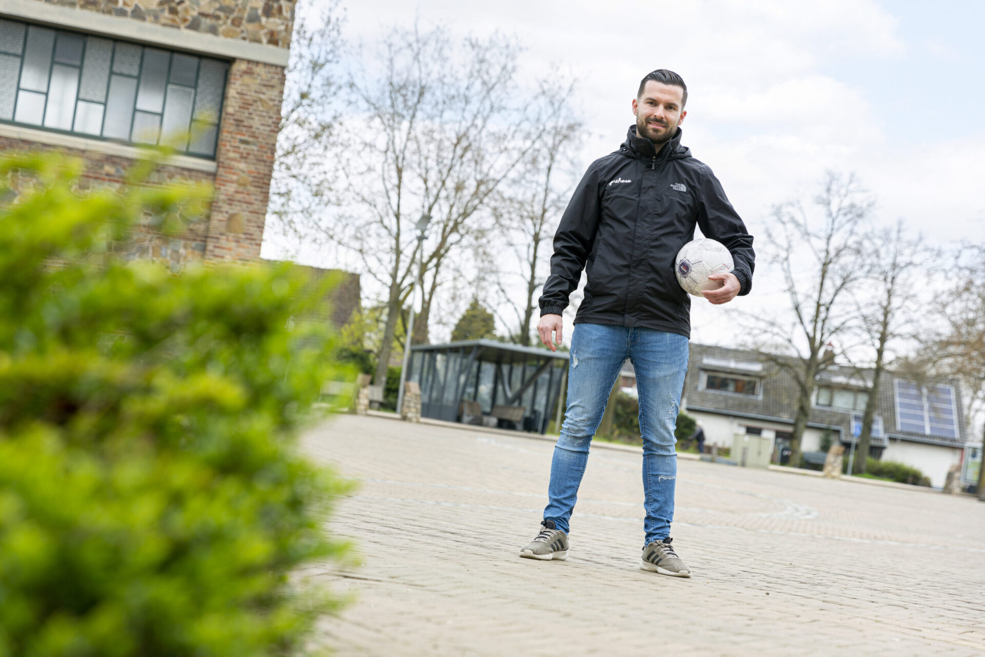 Foto jongerenwerker Synthese buiten