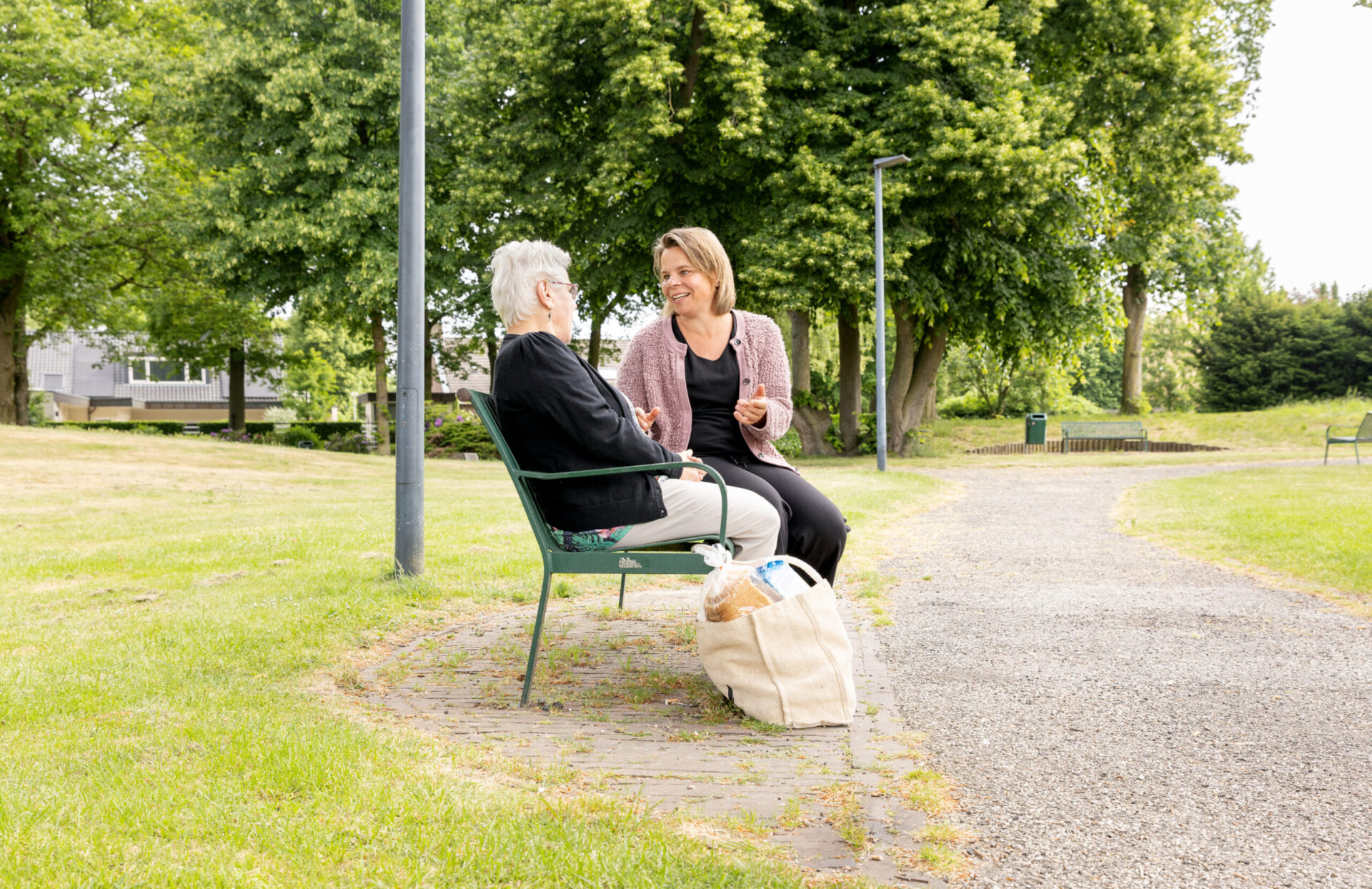 Medewerker Synthese in gesprek met mantelzorger